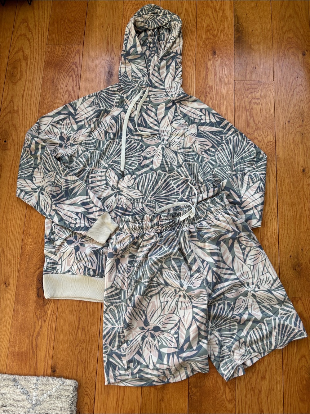 Feat tropical print set